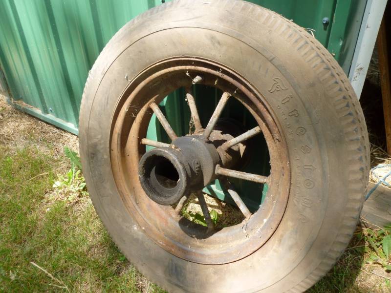 Vintage Spoke Rim Tire