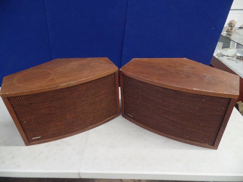lot 8 image: Vintage Bose Speakers