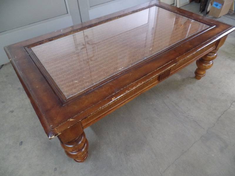lot 32 image: Coffee Table