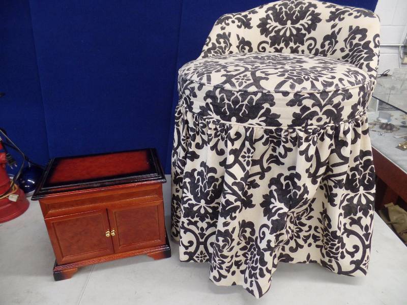 lot 38 image: Vanity Chair & Jewelry Box
