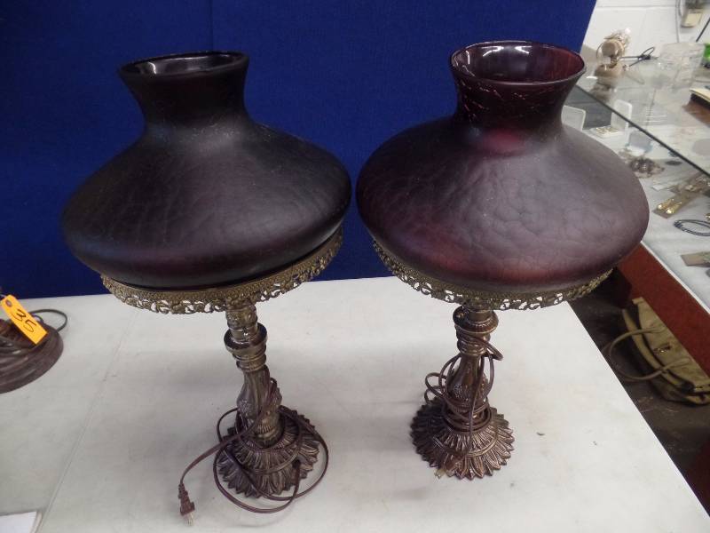 lot 34 image: Table Lamps