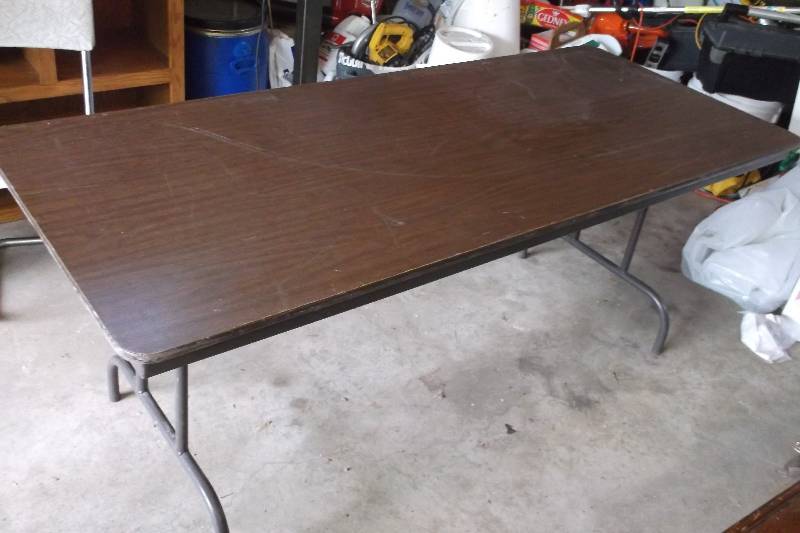 Banquet table