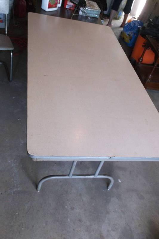 Banquet table