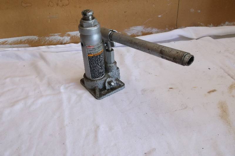 Bottle jack