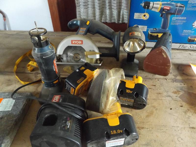 Router, Sander, Flshlight, Skilsaw, Batterys, Battery Charger