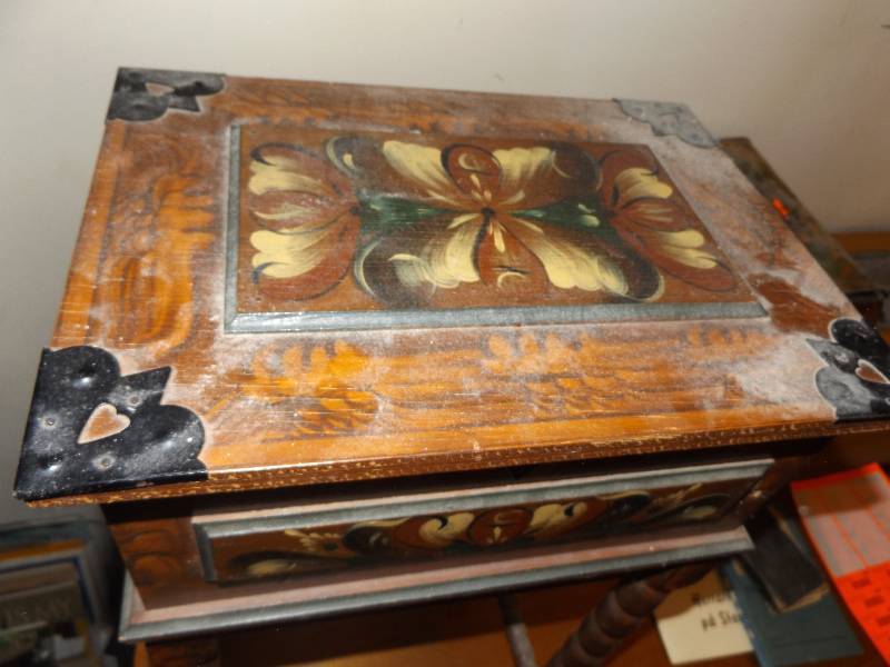 Vintage Standing Sewing Box
