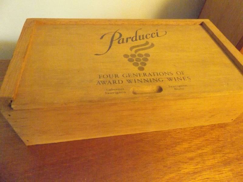 Wooden Wine Box with Plastic Poker Chips