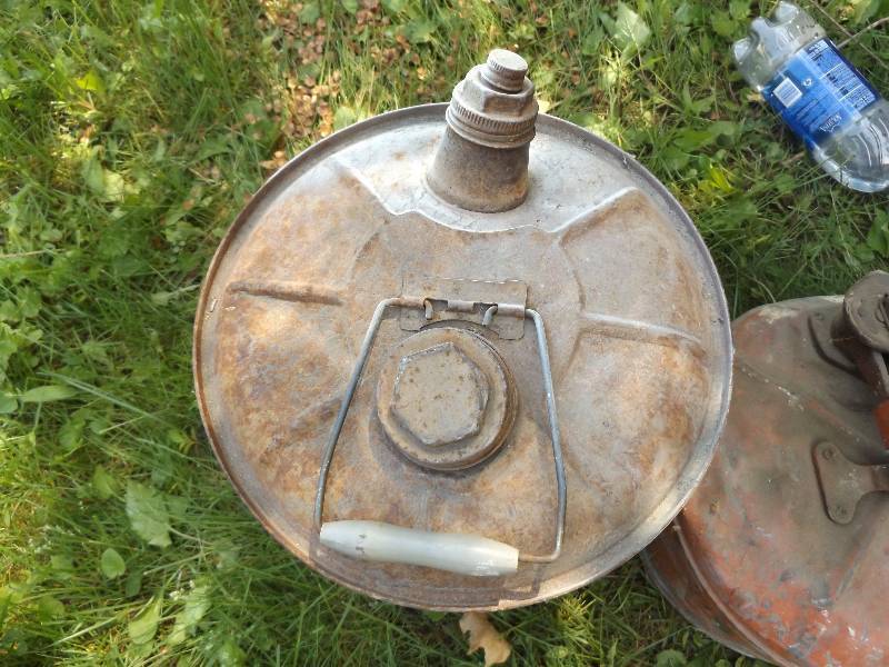 3 metal gas cans
