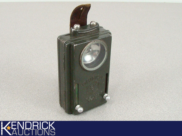 lot 31 image: WWII Daimon Telko Trio Flashlight