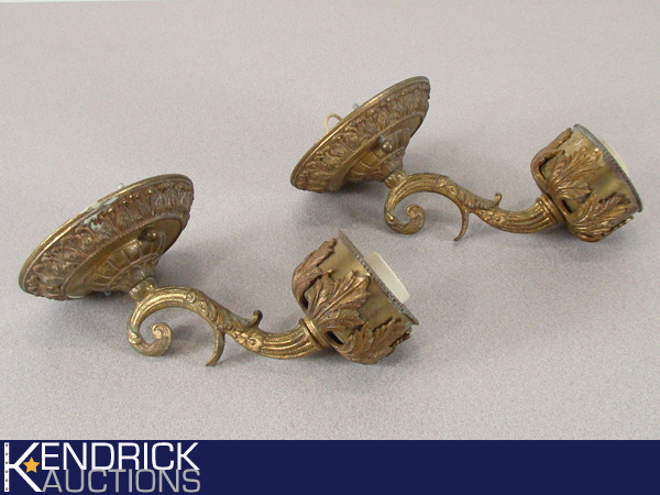 lot 39 image: 2 Vintage Moe Light Brass Wall Sconces