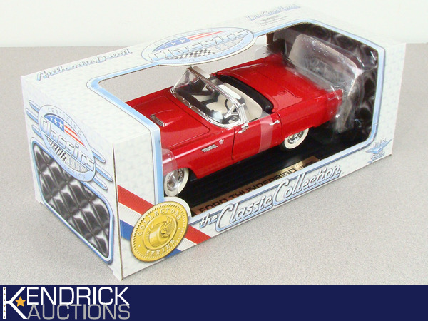 lot 45 image: 118 Scale The Classic Collection 1955 Ford Thunderbird Die Cast Car