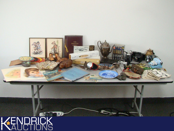 lot 74 image: Large Lot of Miscellaneous Collectibles