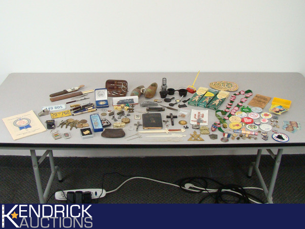 lot 75 image: Large Lot of Miscellaneous Collectibles