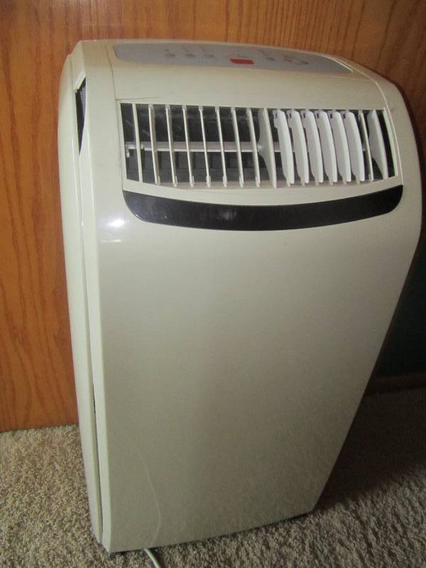 lot 1 image: Royal Soverign portable air conditi...