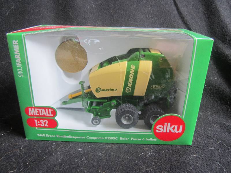 lot 8 image: SIKU farmer metall Krone Comprima r...