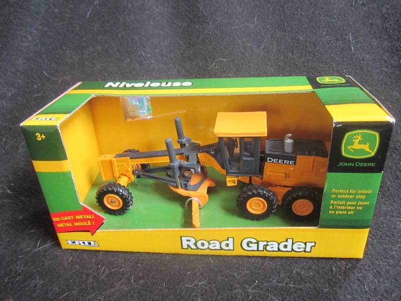 lot 10 image: Ertl die cast model John Deere road...