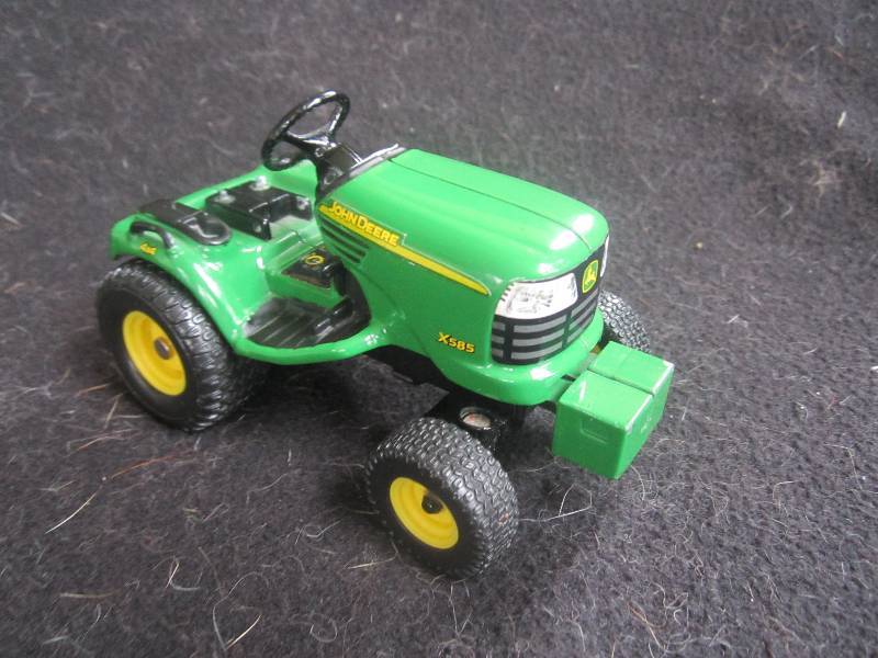 lot 13 image: Model John Deere X585 tractor...