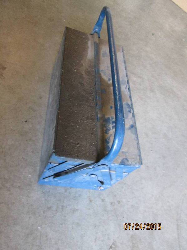 lot 18 image: Vintage fold out metal tool or tack...