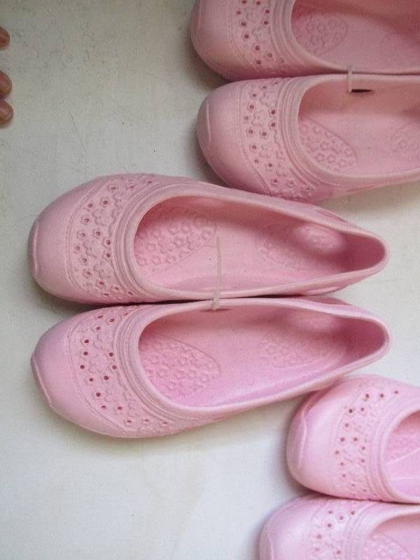 lot 127-COPY image: 4 size 1 pink gardining shoes...