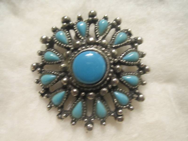 lot 250-COPY image: beaded flower pin...