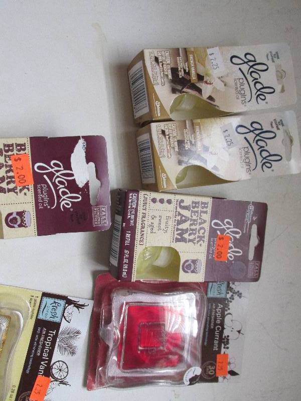 lot 64-COPY image: lot of glade air freasheners and se...