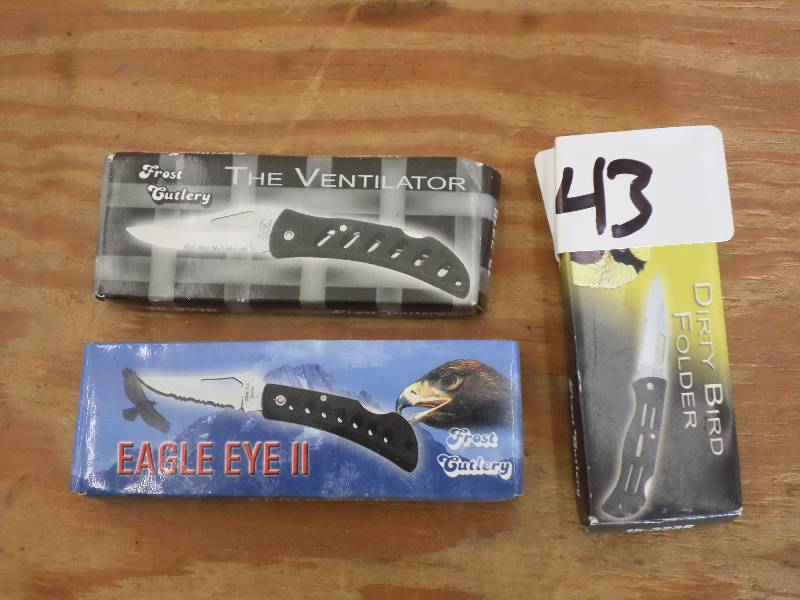lot 43 image: (3) New Frost Cutlery Folding Knive...