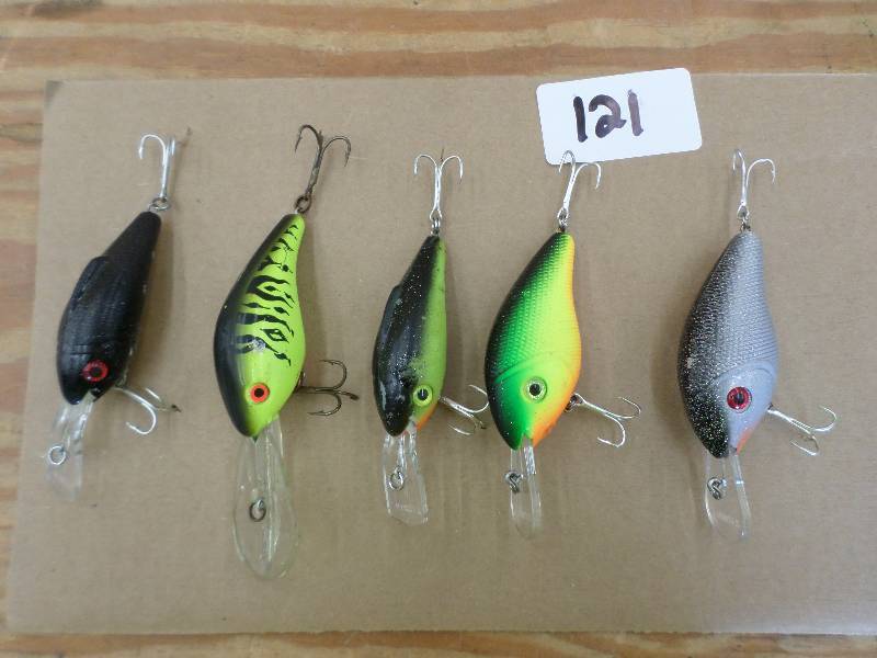 lot 121 image: (5) Assorted Crankbait Lures ...