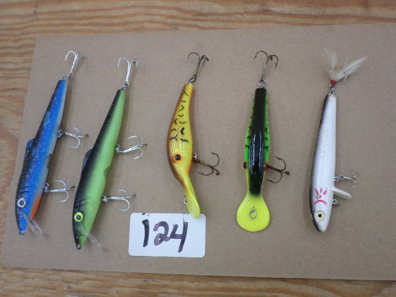 lot 124 image: (5) Assorted Crankbait Lures ...
