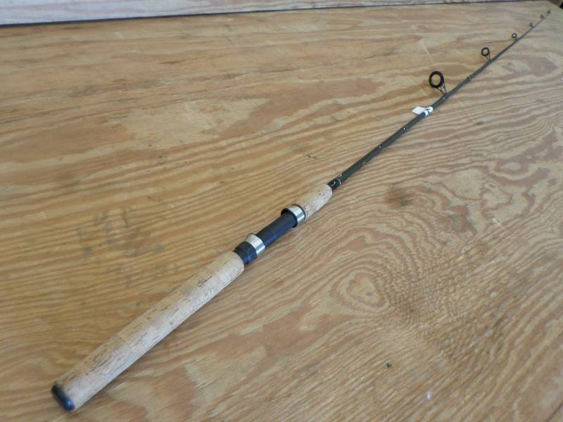 lot 160 image: Nice Shimano Solora 66 Medium-Fas...
