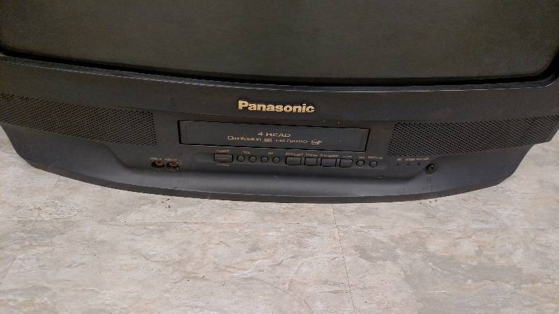 24 TV  VCR Combo
