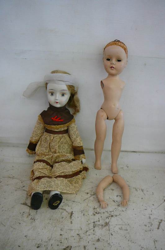 2 Dolls