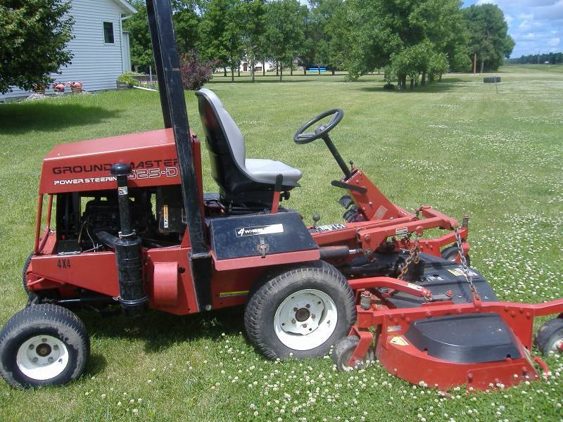 lot 1 image: Toro Groundmaster 325-D