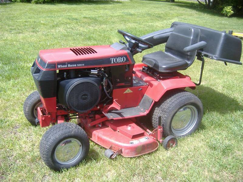 lot 5 image: Toro Wheelhorse 520-H