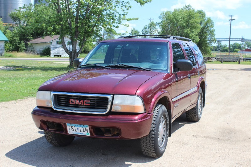 lot 2 image: 2000 GMC Jimmy SLE 4x4 - Extra Clean