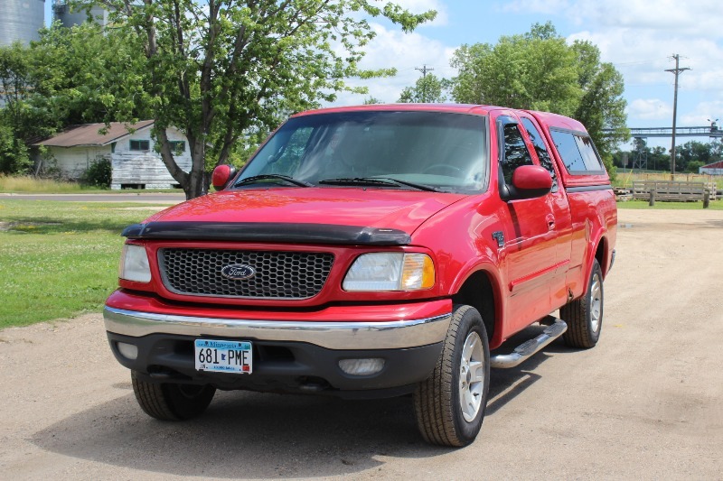 lot 1 image: 2001 Ford F150 XLT Extended Cab 4 Door 4x4 Off Road Package