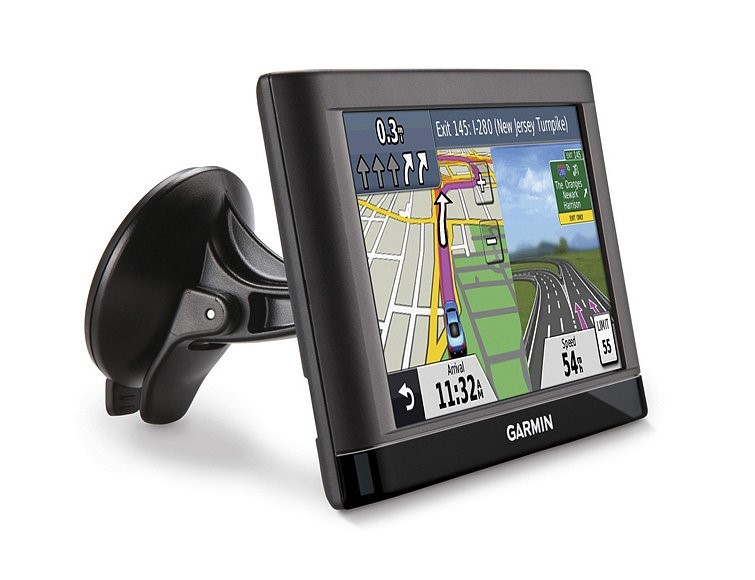 Garmin nuvi 5 GPS with FREE Lifetime Maps  Mount