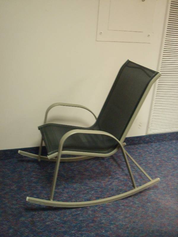 lot 4 image: Outdoor Rocking Chair