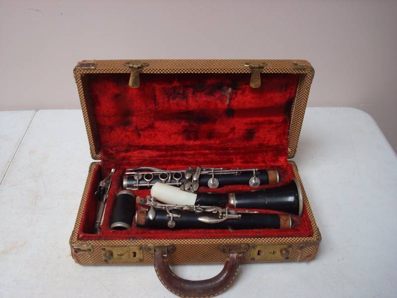 lot 9 image: Boosey Hawkes Clarinet, Lots Of Wear, Musty Smell