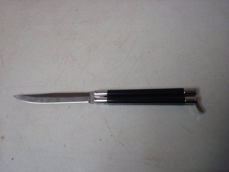 lot 28 image: Folding Butterfly Knife, Like New