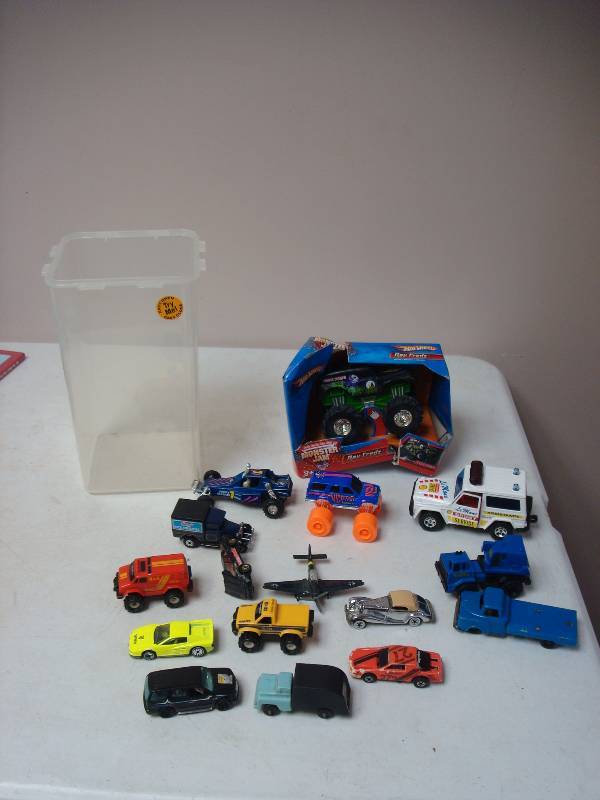 lot 47 image: Lot Of Toy Cars