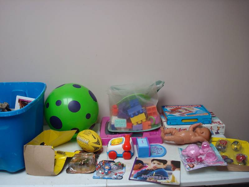 lot 88 image: Basket Filled With Kids Toys