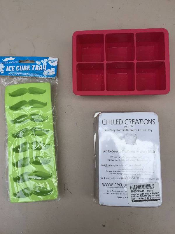 lot 10 image: Ice Cube Trays