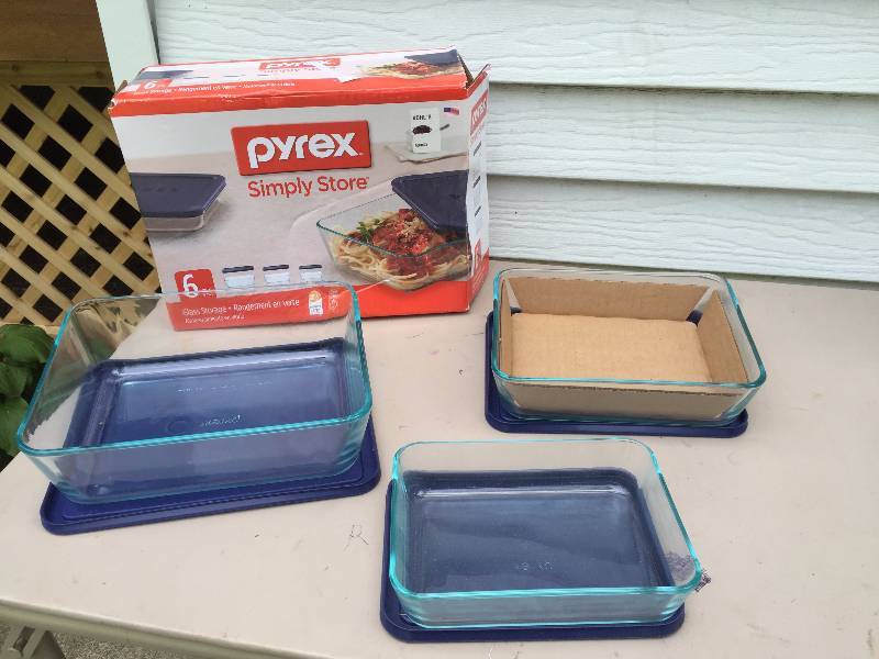 lot 11 image: Pyrex Glass Storage