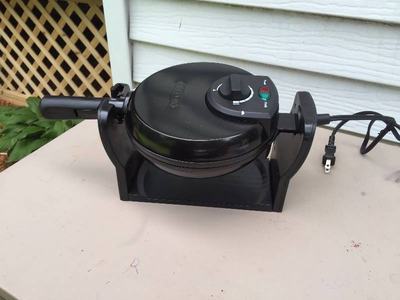 lot 12 image: Waffle Maker