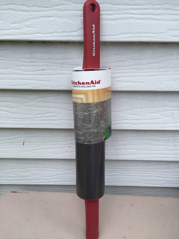 lot 18 image: Kitchen Aid Nonstick rolling pin
