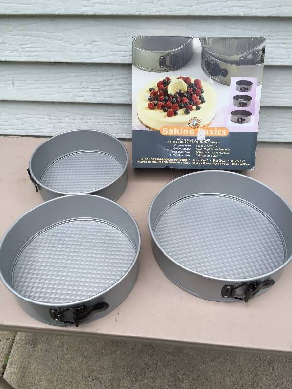 lot 20 image: Wilton Springform Pan Set