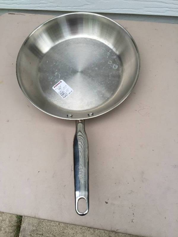 lot 23 image: T-fal 10.5 Fry pan