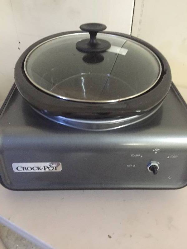 lot 32 image: Crock Pot Hook Ups