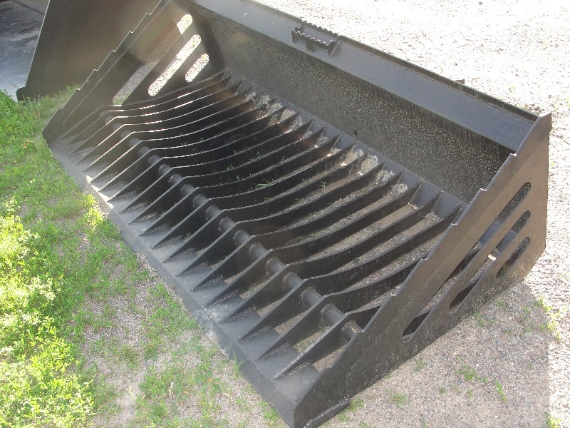 New Heavy Duty WildCat 72 Rock bucket