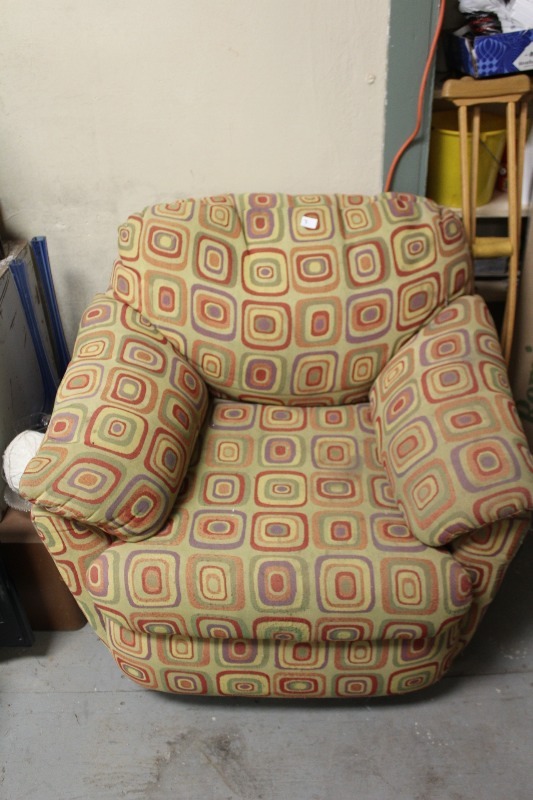 Retro Cushy Swivel Chair